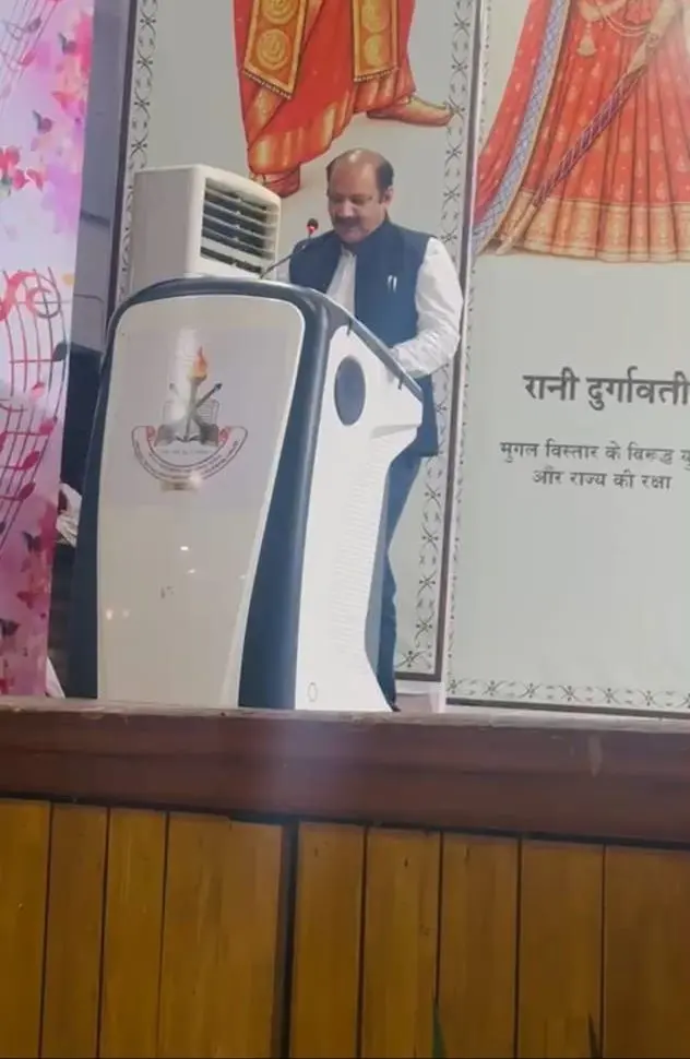 Address from the LNIPE podium